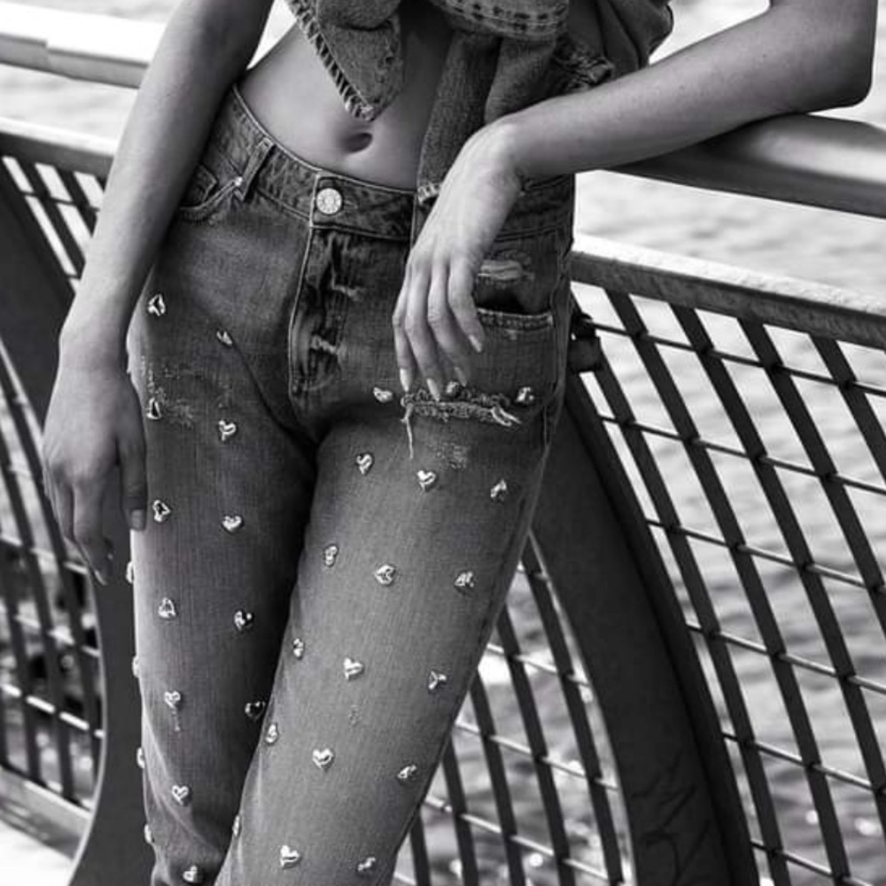 Zoe Karssen Janis boyfriend jeans with studded hearts 💙